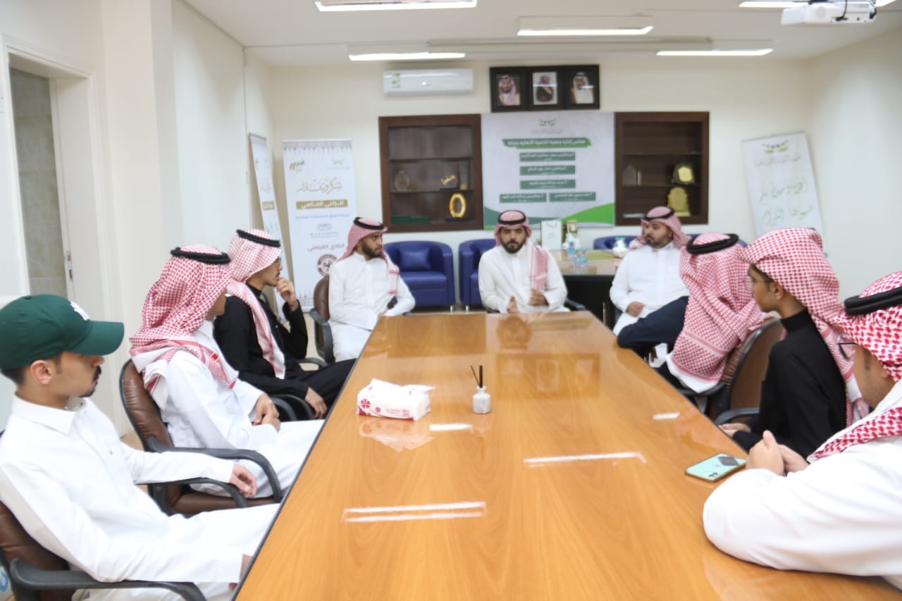 الاجتماع الأول للفريق التطوعي للتجهيز لنادي أجيال الرمضاني في مقر جمعية التنمية الأهلية ⁧‫#بحرمة‬⁩