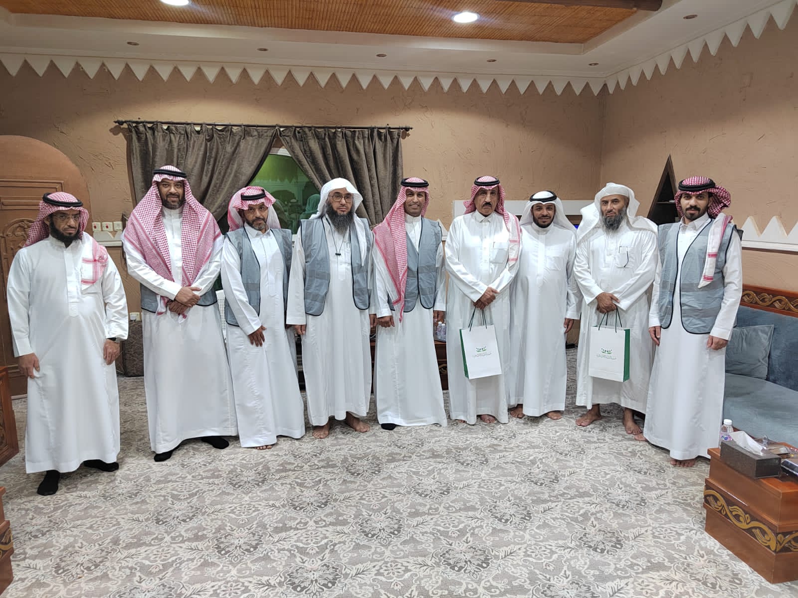 ‏قام فريق حرمة التطوعي التابع لجمعية التنمية الاهلية ⁧‫#بحرمة‬⁩   ‏بتفعيل مبادرة (لمسة وفاء التطوعي) ‏وهي زيارة  الأهالي وتفقد أحوالهم   ‏وتمت زيارة رئيس مركز حرمةالأستاذ /سعود بن عبدالعزيز الماضي    ‏وتقديم التقرير السنوي