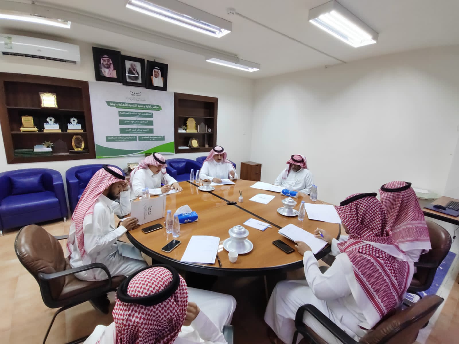 عقدأمس الثلاثاء ١٦/ ٤/ ١٤٤٥هـ ‏اجتماع لجنة احتفالات ⁧‫#عيد_حرمة_١٤٤٥‬⁩ برئاسة رئيس مركز حرمة/أ.سعودالماضي ورئيس الجمعية/أ.عبدالكريم العبدالكريم وأعضاء الجمعية وتم تحديد اللجان العاملة ودراسة تقريرحفل العيدالماضي لتعزيز الايجابيات وتلافي السلبيات ويتطلع الجميع لتحقيق تطلعات أهالي#حرمة